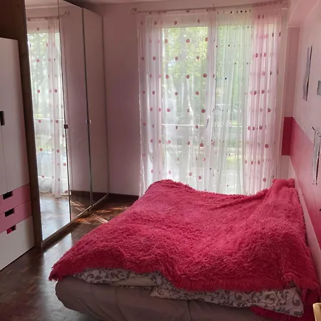 Apartment Dans Le Parc Maisons-Laffitte